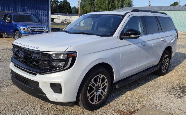 Certified 2025 Ford Expedition Active AWD/4WD image 1