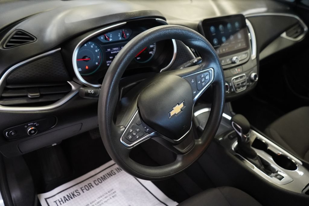 Used 2025 Chevrolet Malibu LT FWD image 16