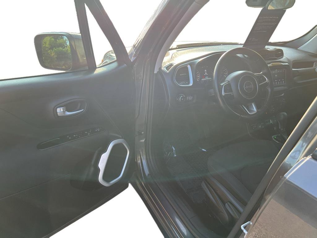 Used 2020 Jeep Renegade Latitude w/ Cold Weather Group AWD/4WD image 10
