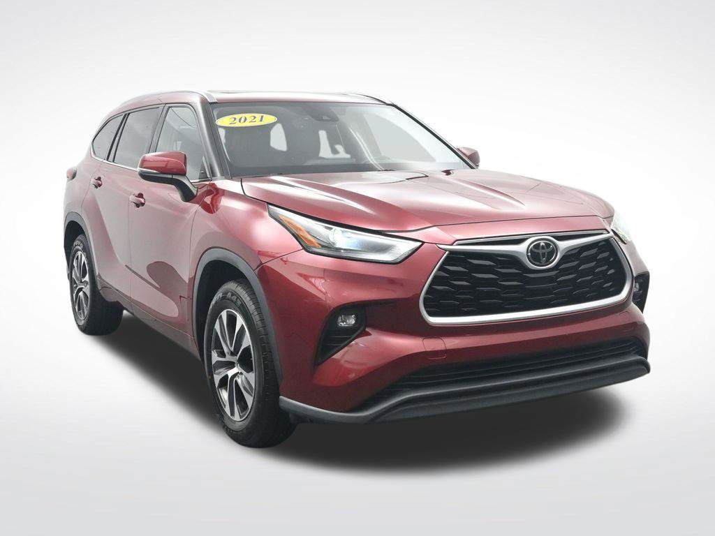 Used 2021 Toyota Highlander XLE FWD image 3