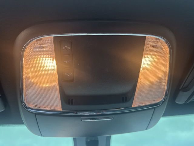 Used 2022 Dodge Charger SXT w/ Blacktop Package image 22