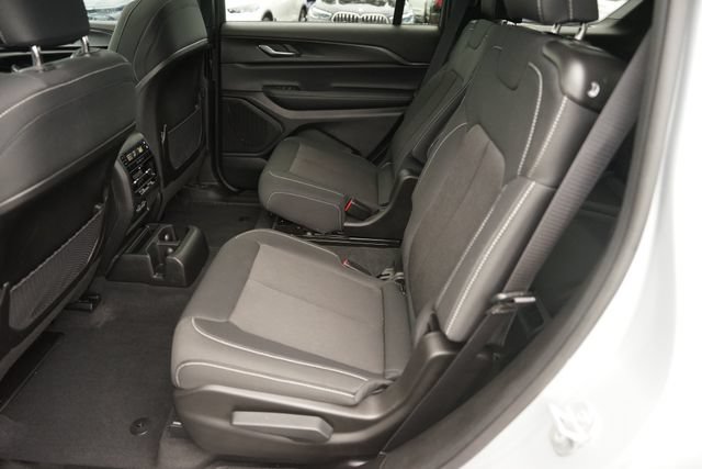 Used 2025 Jeep Grand Cherokee L Laredo w/ Luxury Tech Group I AWD/4WD image 13