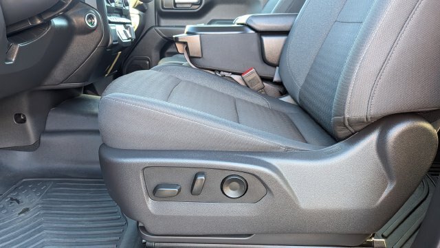 Used 2025 Chevrolet Silverado 1500 Custom Trail Boss w/ Dark Appearance Package AWD/4WD image 20