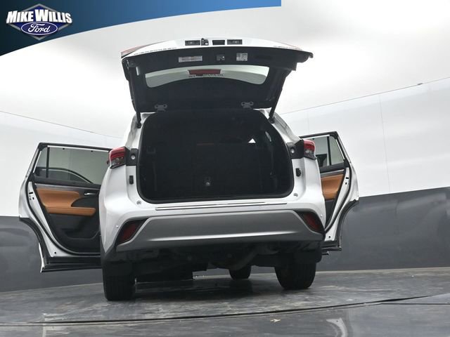 Used 2023 Toyota Highlander Platinum FWD image 28