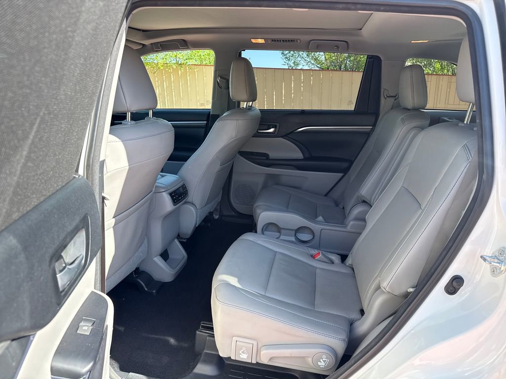 Used 2018 Toyota Highlander Limited Platinum AWD/4WD image 21