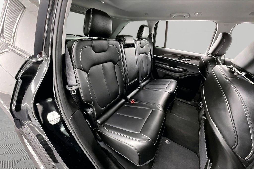 Used 2023 Jeep Grand Cherokee Limited w/ Trailer Tow Prep Group (B) AWD/4WD image 27