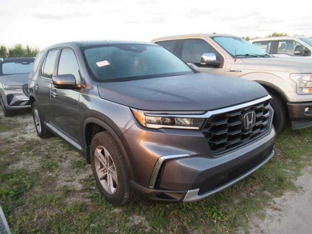 Used 2025 Honda Pilot EX-L image 3