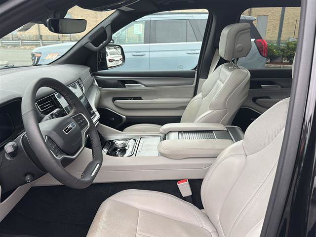 Used 2025 Jeep Wagoneer Series II w/ Premium Group I AWD/4WD image 6
