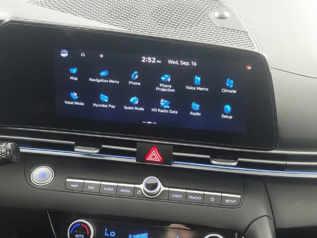 Used 2024 Hyundai Elantra Limited FWD image 21