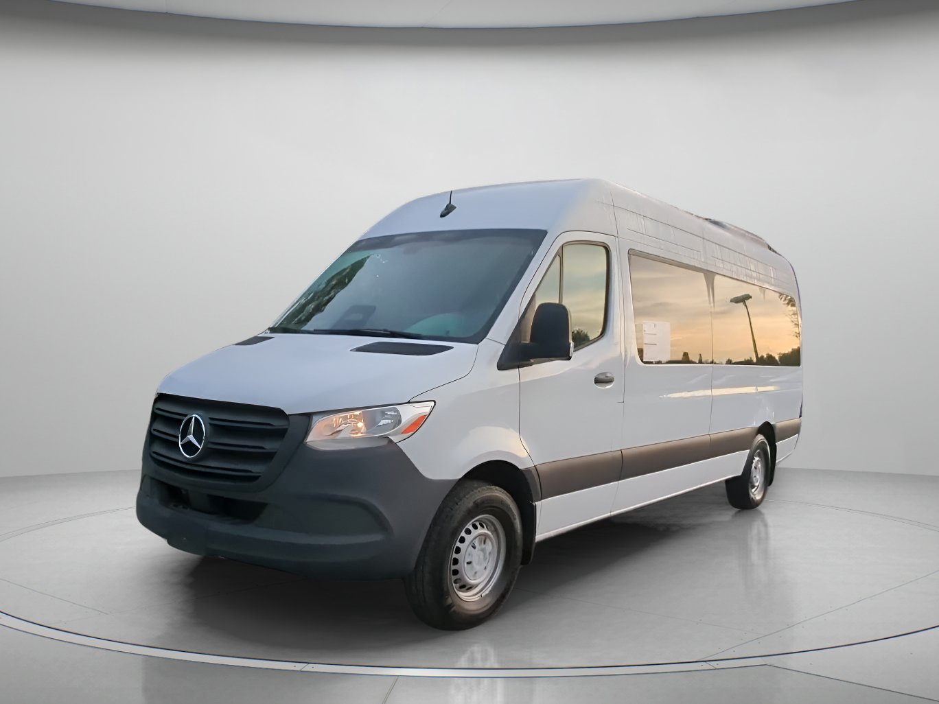 Used 2025 Mercedes-Benz Sprinter 2500 image 8