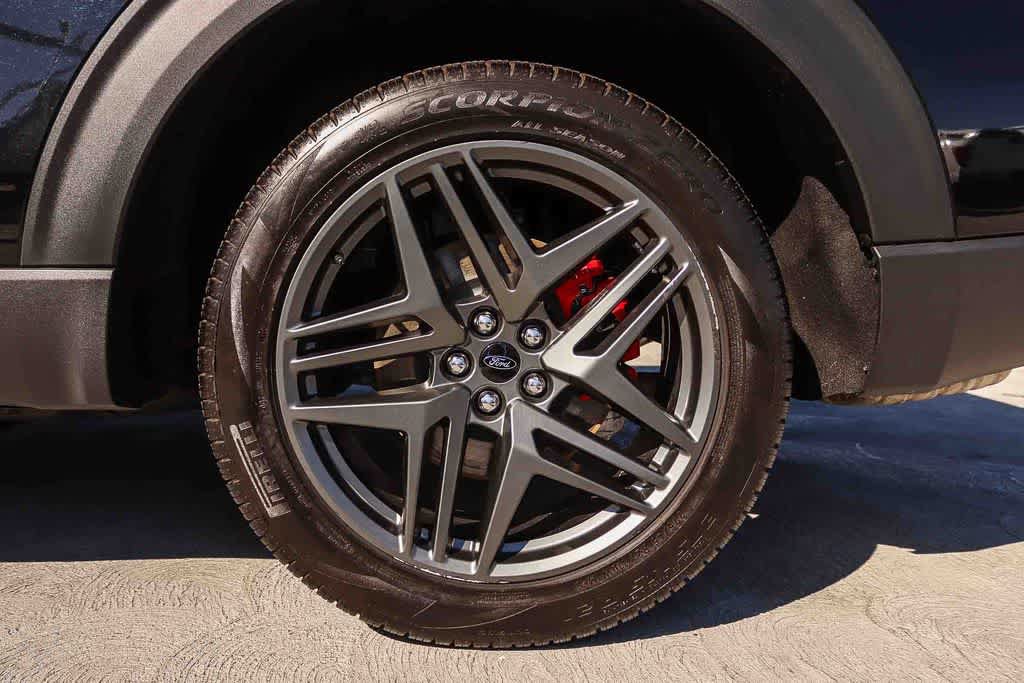 Certified 2025 Ford Explorer ST-Line w/ ST-Line Street Pack AWD/4WD image 10