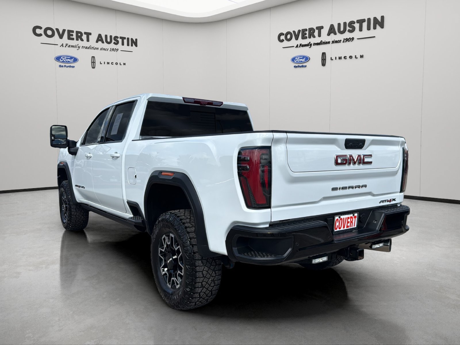 Used 2024 GMC Sierra 2500 AT4X AWD/4WD image 3