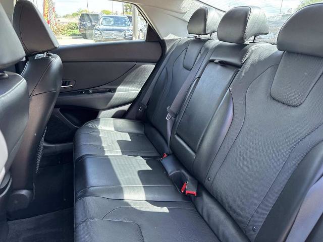 Used 2022 Hyundai Elantra Limited image 19