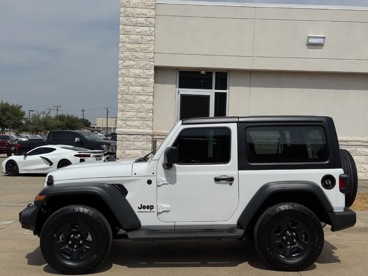 Used 2026 Jeep Wrangler Sport AWD/4WD image 3