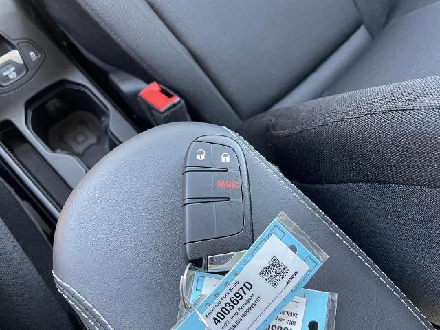 Used 2023 Jeep Renegade Latitude image 35