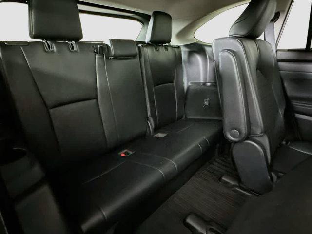 Used 2020 Toyota Highlander XLE FWD image 31
