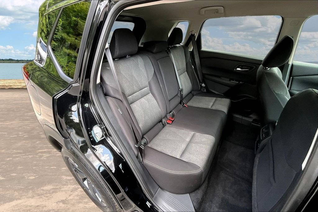 Used 2025 Nissan Rogue SV FWD image 27