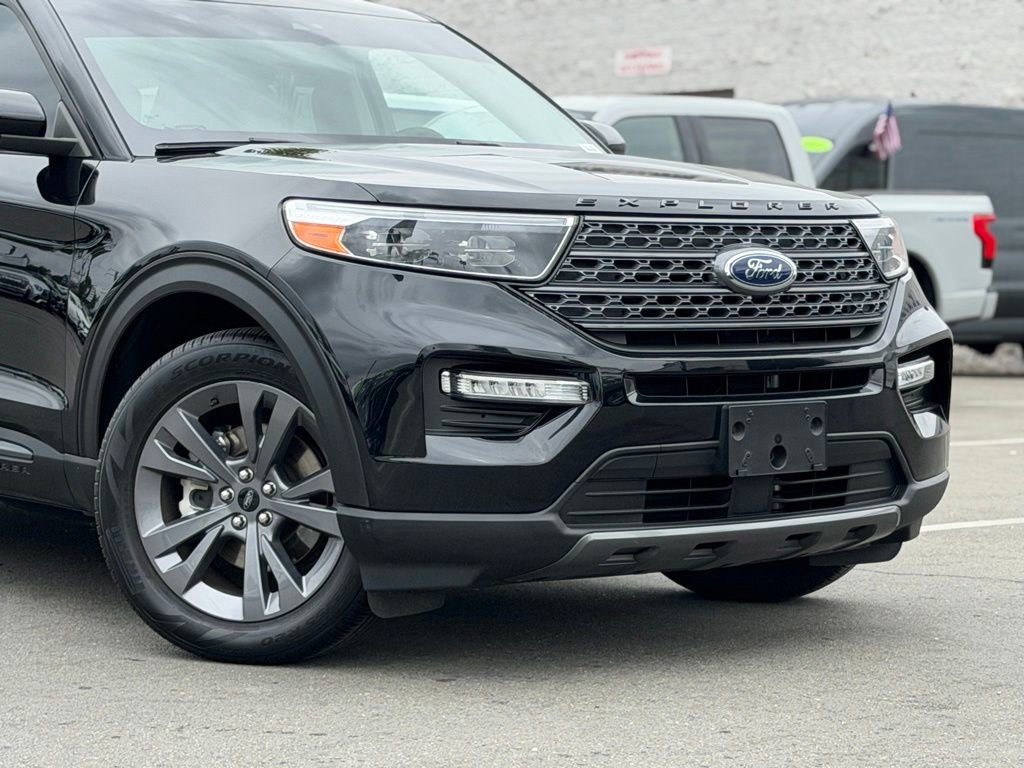 Certified 2023 Ford Explorer XLT w/ Equipment Group 202A RWD image 4