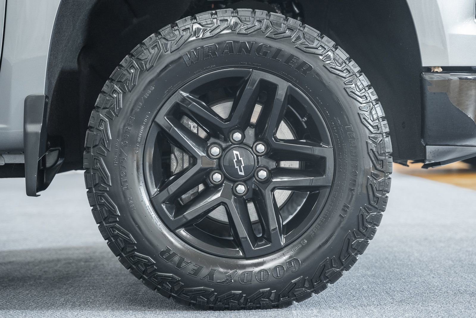 Used 2025 Chevrolet Silverado 1500 Custom Trail Boss w/ Dark Appearance Package AWD/4WD image 22