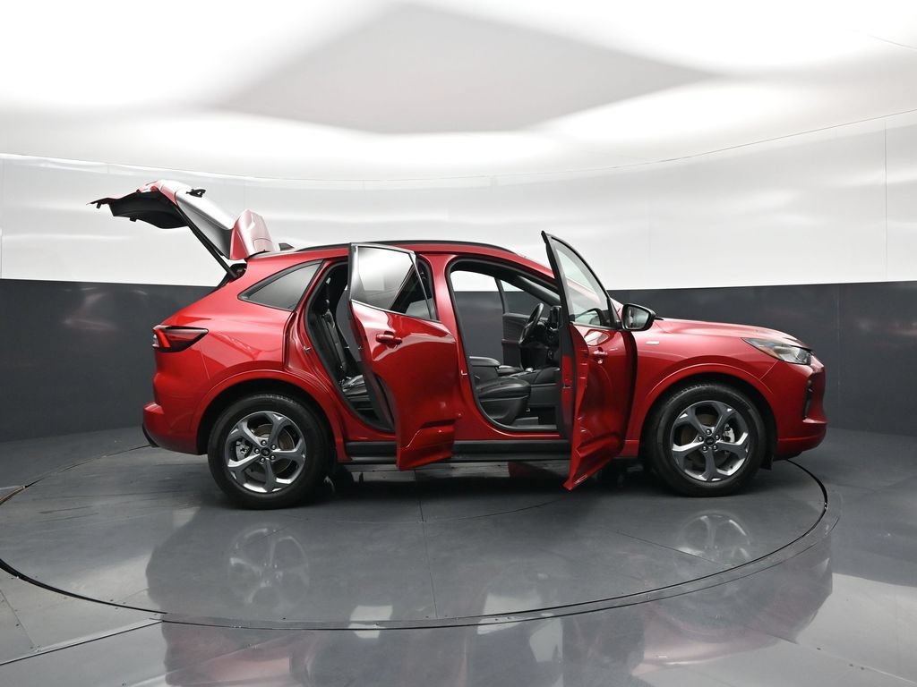 Certified 2023 Ford Escape ST-Line w/ Tech Pack #1 FWD image 4