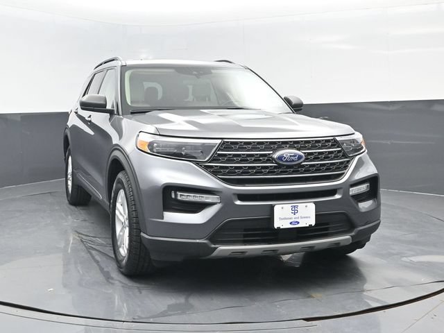 Certified 2023 Ford Explorer XLT w/ Equipment Group 202A AWD/4WD image 2