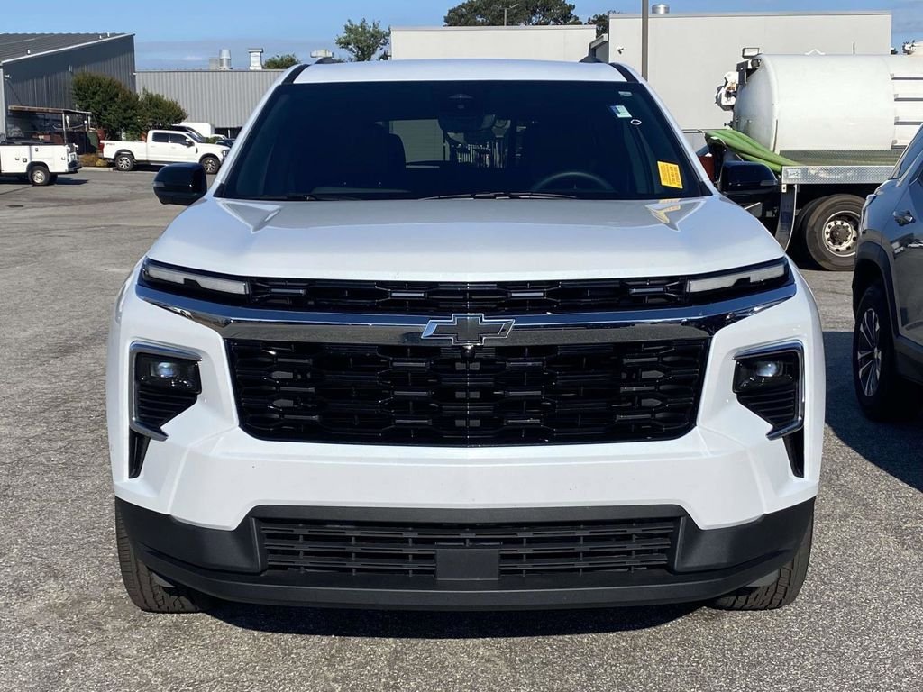 Used 2026 Chevrolet Traverse LT w/ Driver Confidence Package FWD image 2
