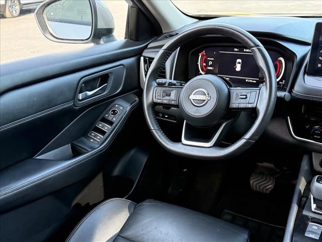 Used 2024 Nissan Rogue SL AWD/4WD image 10