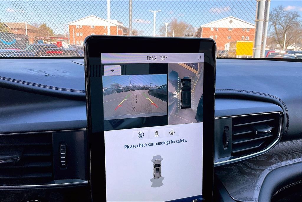 Certified 2020 Ford Explorer Platinum w/ Premium Technology Package image 19