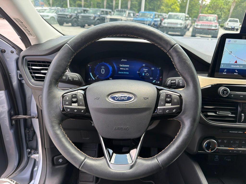Certified 2022 Ford Escape Titanium w/ Titanium Elite Package FWD image 19