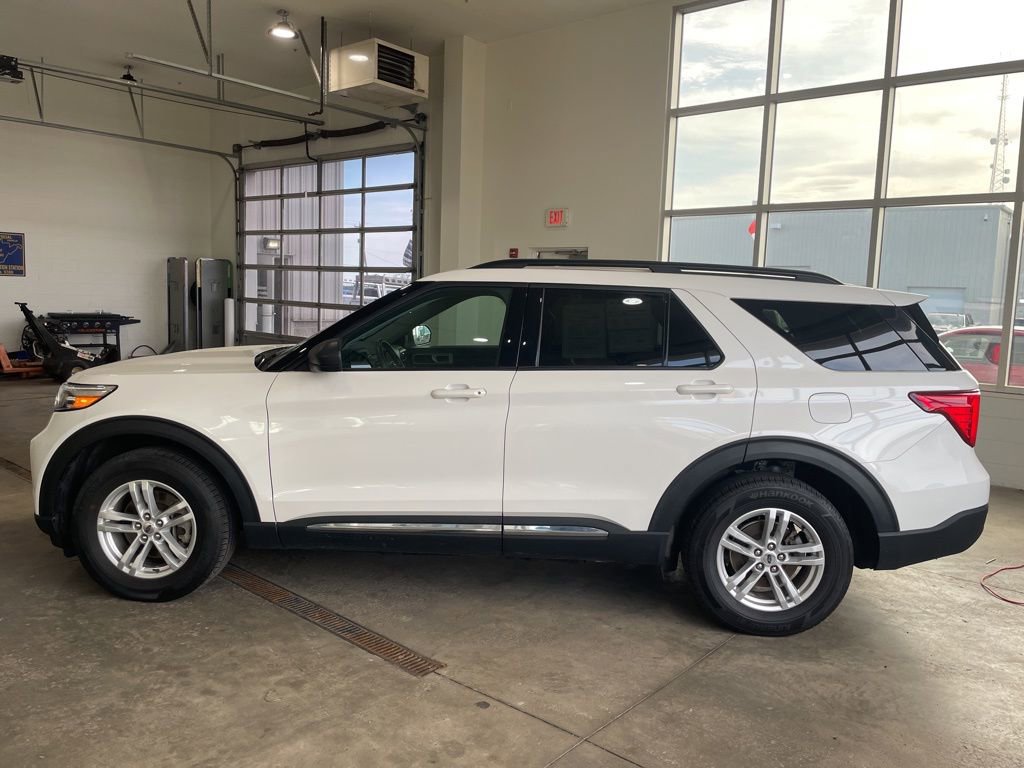 Certified 2022 Ford Explorer XLT w/ Class IV Trailer Tow Package AWD/4WD image 8