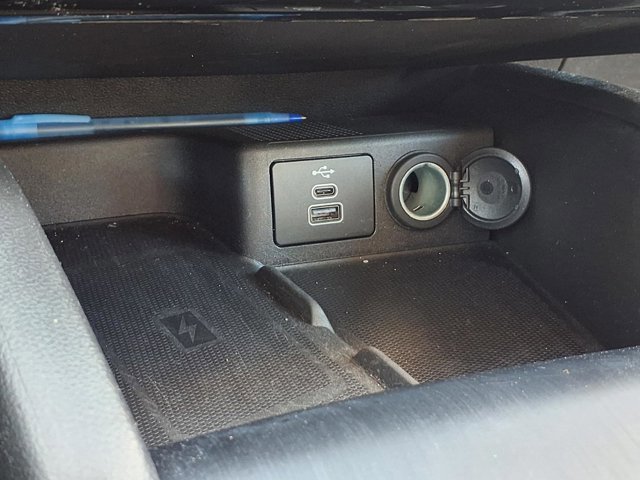 Certified 2025 Ford Escape Platinum w/ Premium Technology Package image 15