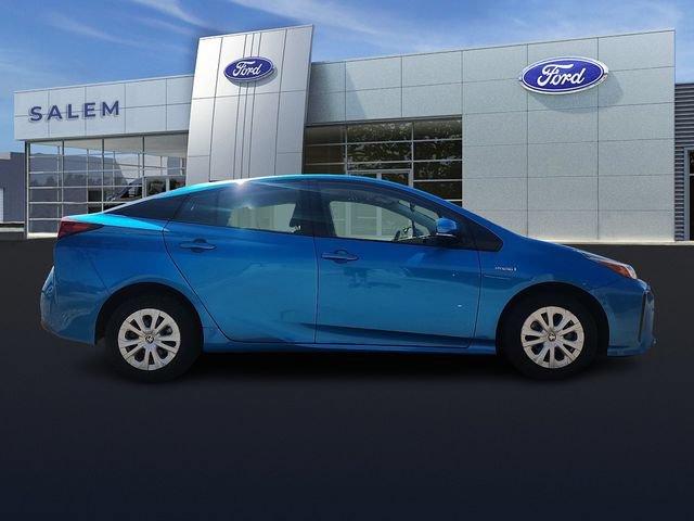 Used 2020 Toyota Prius LE FWD image 2