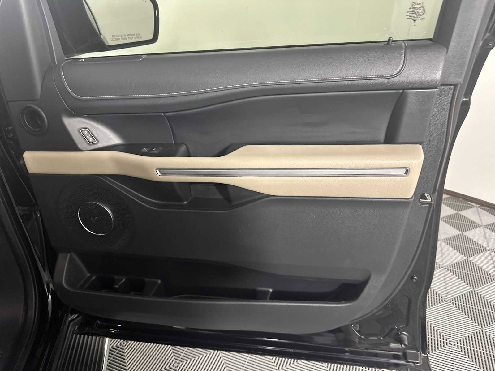Certified 2023 Ford Expedition Limited image 24