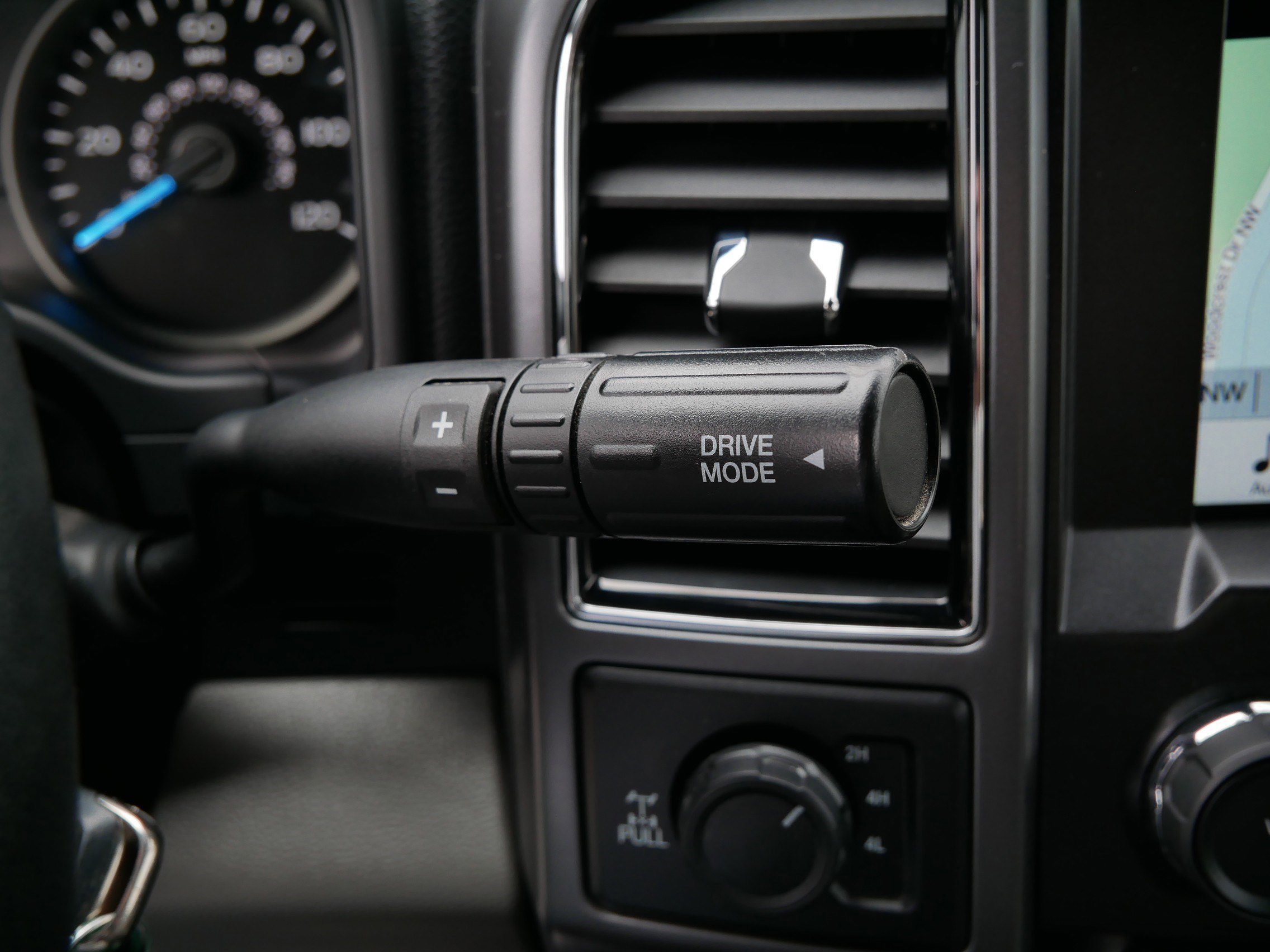 Certified 2018 Ford F150 XLT w/ Equipment Group 302A Luxury image 24