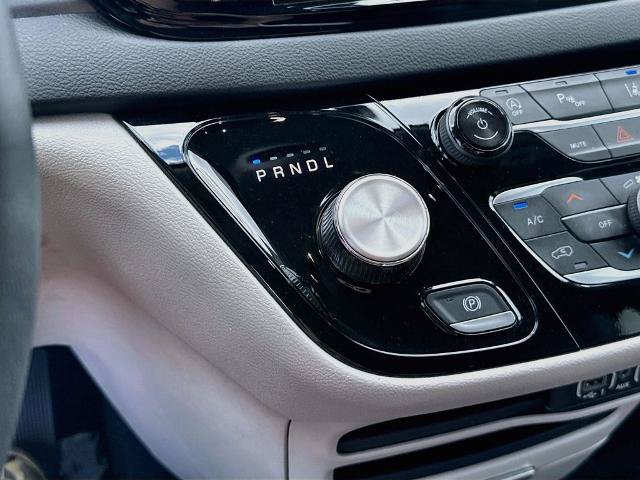 Used 2024 Chrysler Pacifica Touring-L FWD image 14