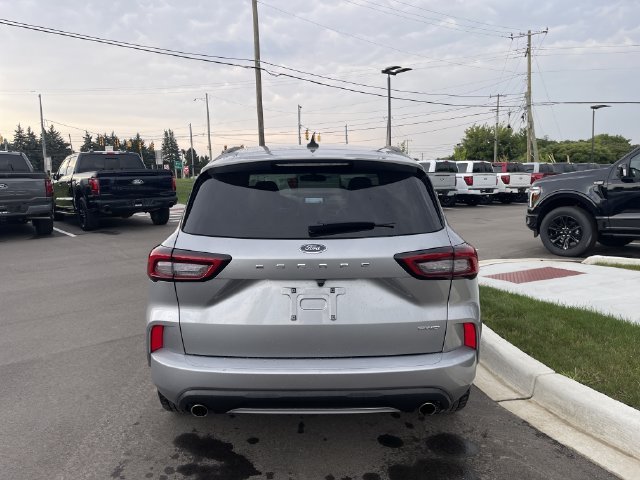 Certified 2024 Ford Escape ST-Line AWD/4WD image 4