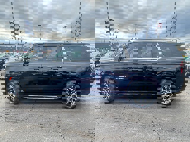 Used 2021 Chevrolet Suburban LT image 3