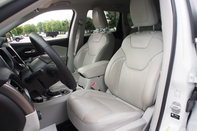 Used 2021 Jeep Cherokee Latitude Lux w/ Comfort/Convenience Group AWD/4WD image 16