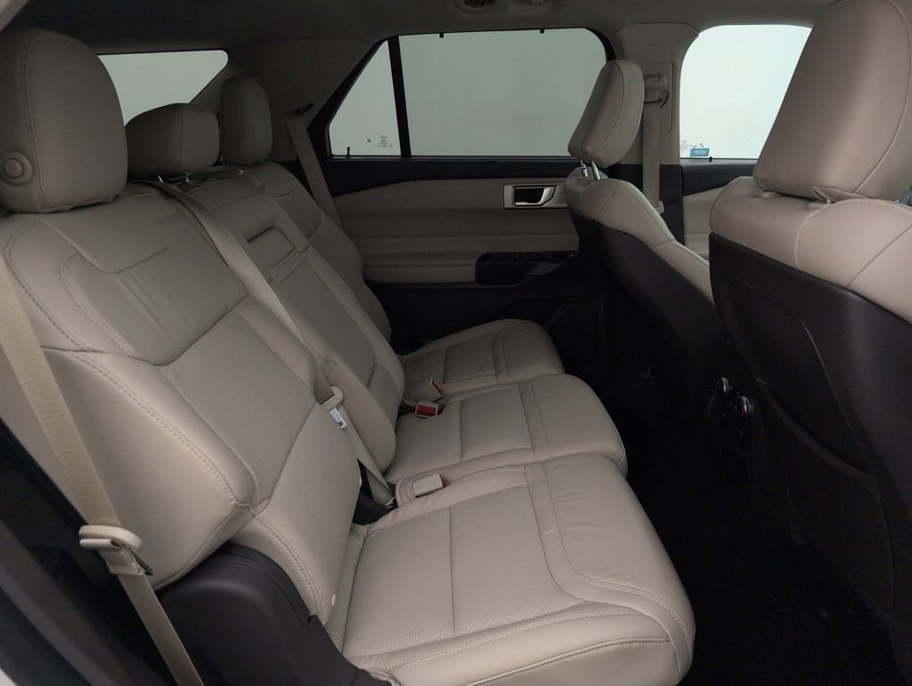 Certified 2020 Ford Explorer Platinum w/ Premium Technology Package AWD/4WD image 17