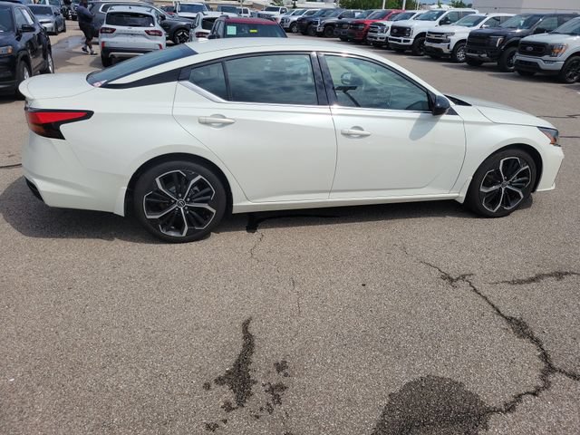 Used 2023 Nissan Altima 2.5 SR FWD image 6