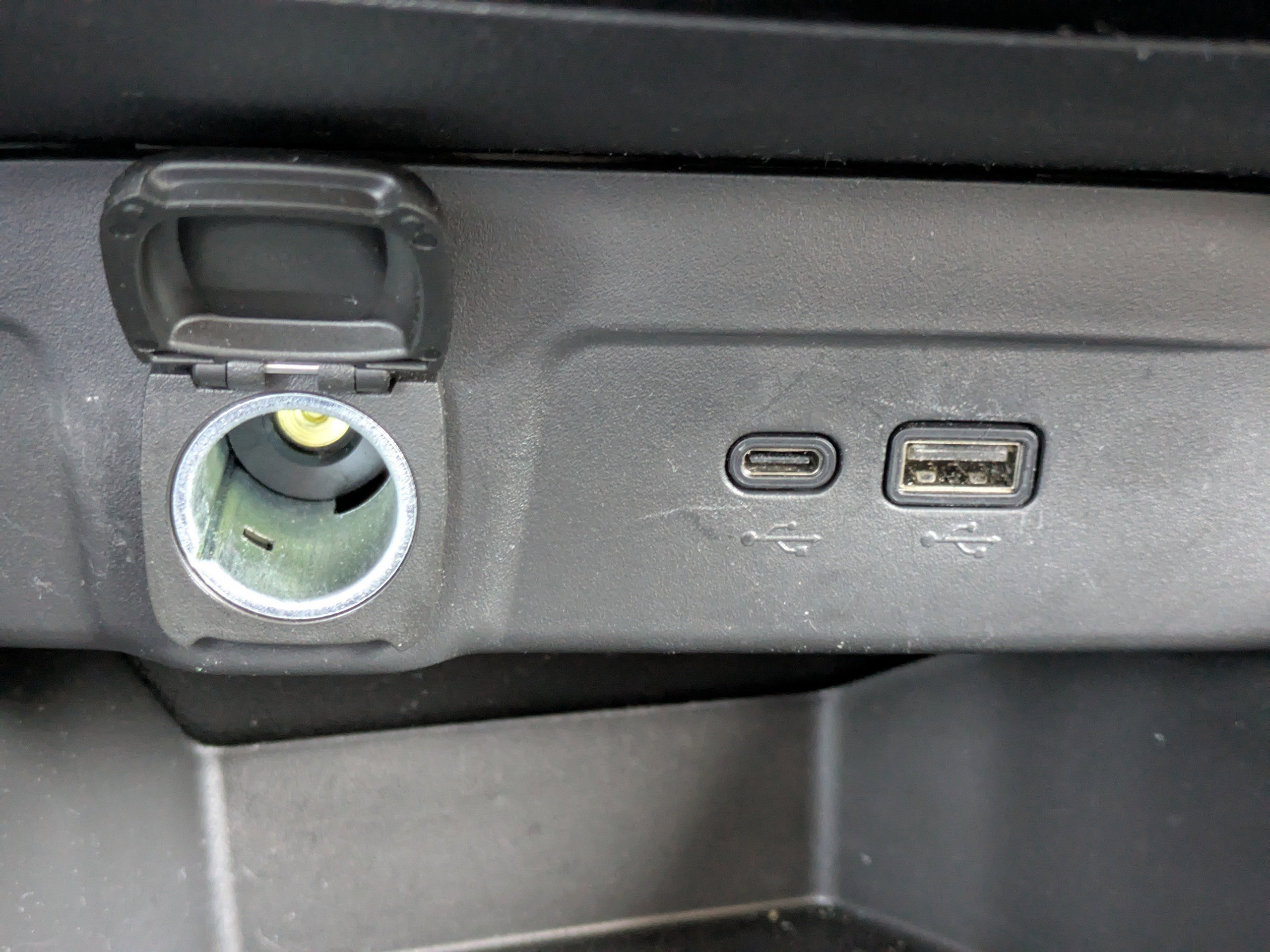 Used 2025 Chevrolet Trax LT w/ LT Convenience Package image 29