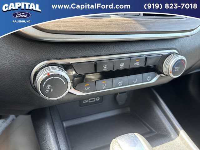 Used 2025 Nissan Altima 2.5 SV FWD image 29