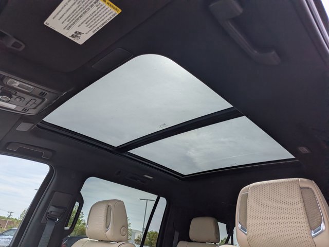 Used 2023 Cadillac Escalade ESV Premium Luxury image 25