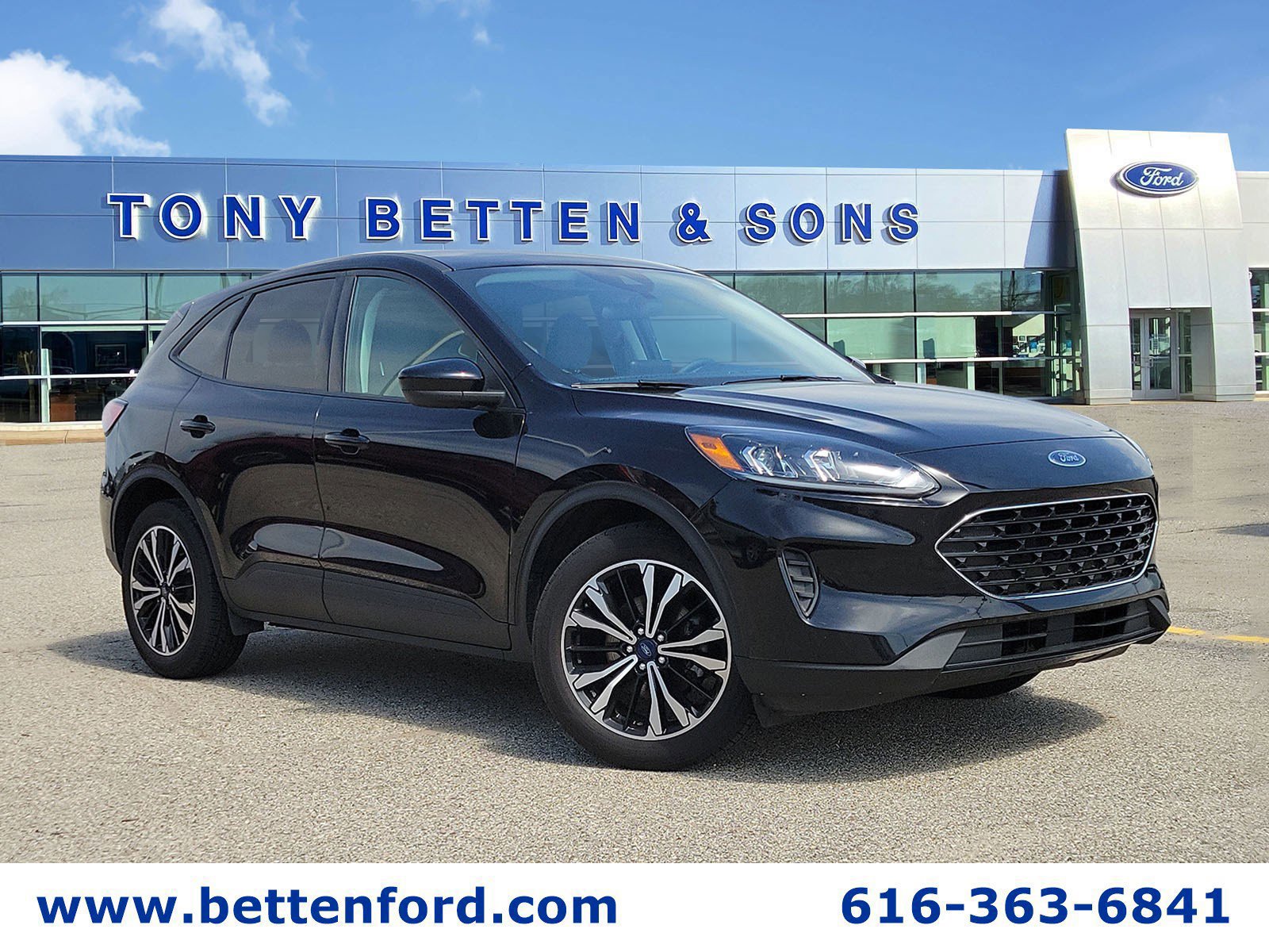 Certified 2022 Ford Escape SE w/ SE Sport Appearance Package AWD/4WD image 4