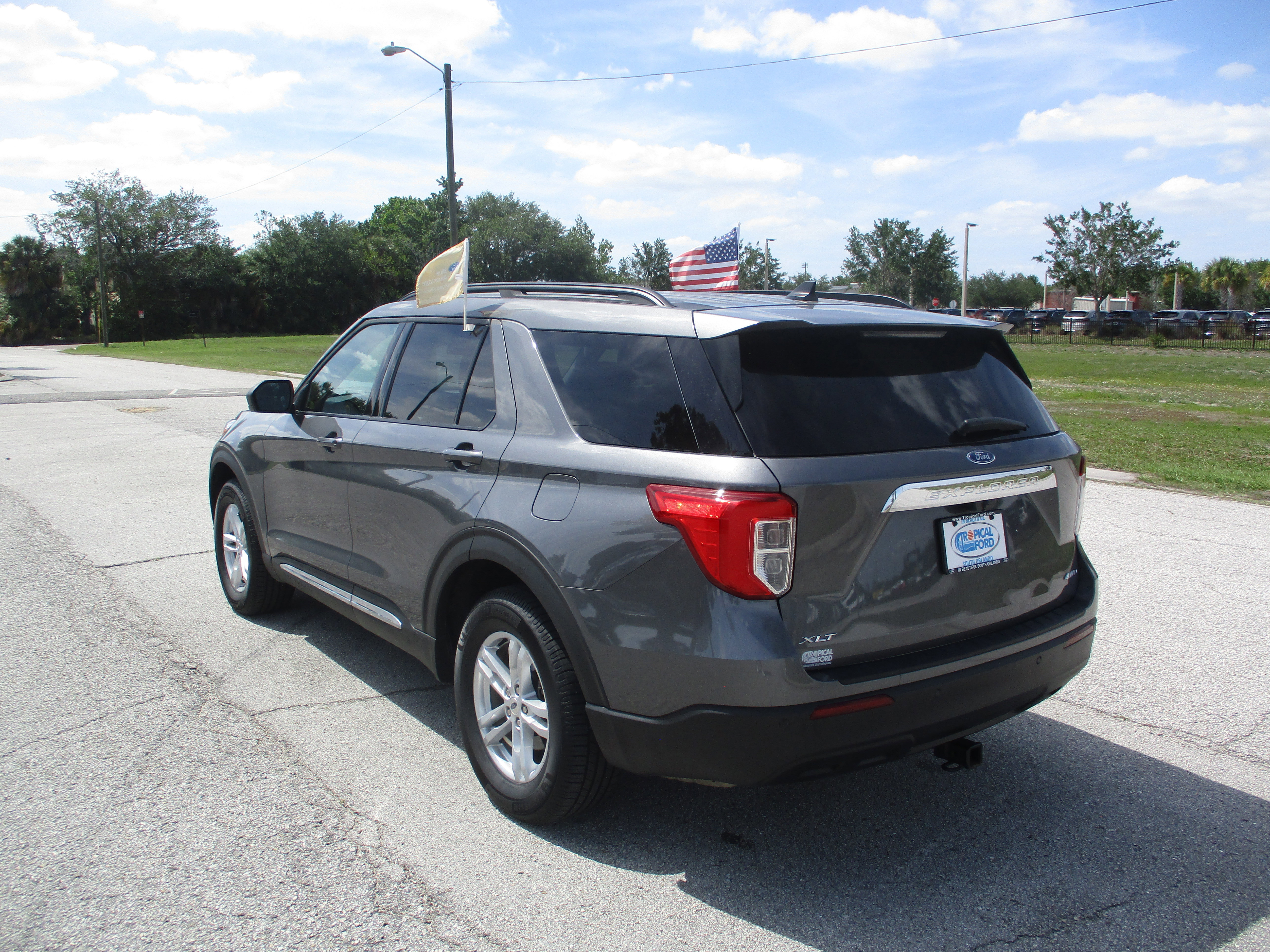 Certified 2022 Ford Explorer XLT image 3