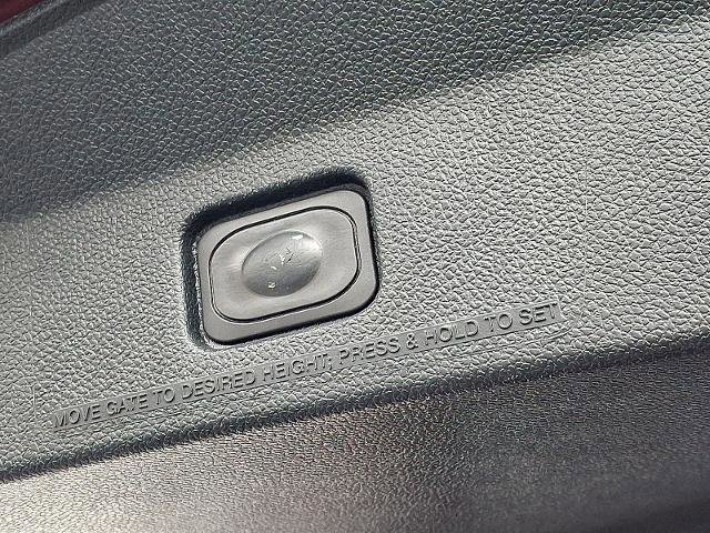 Certified 2018 Ford Explorer XLT w/ Equipment Group 202A image 30