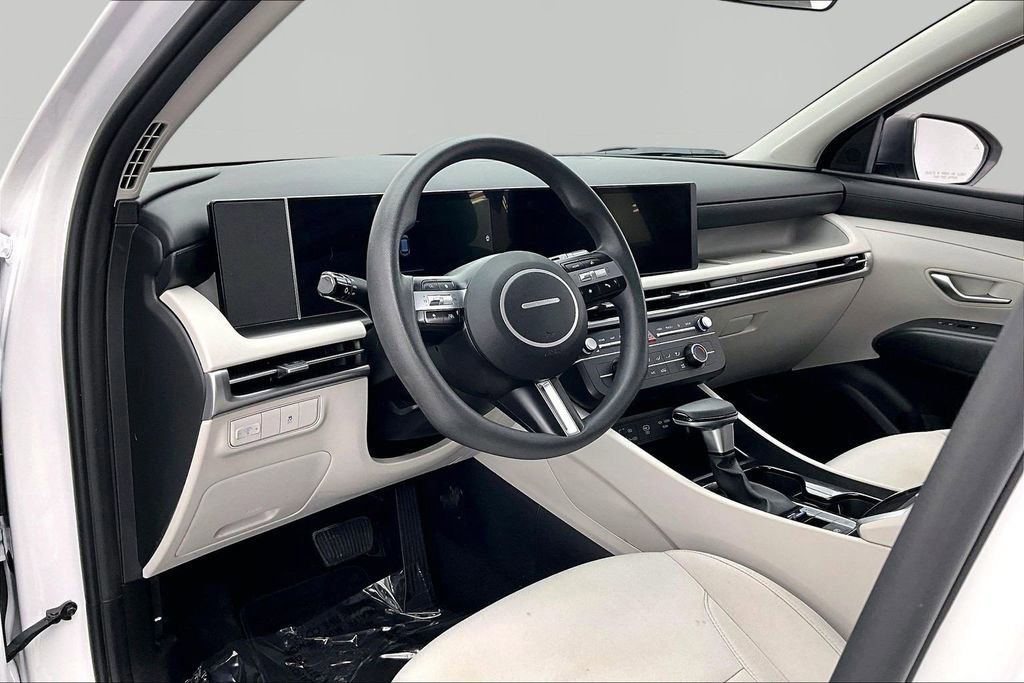 Used 2025 Hyundai Tucson SE FWD image 14