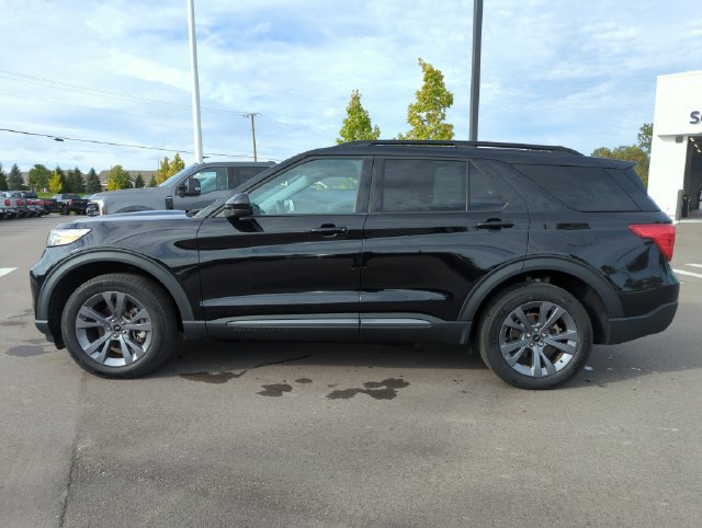 Certified 2023 Ford Explorer XLT w/ Equipment Group 202A AWD/4WD image 2