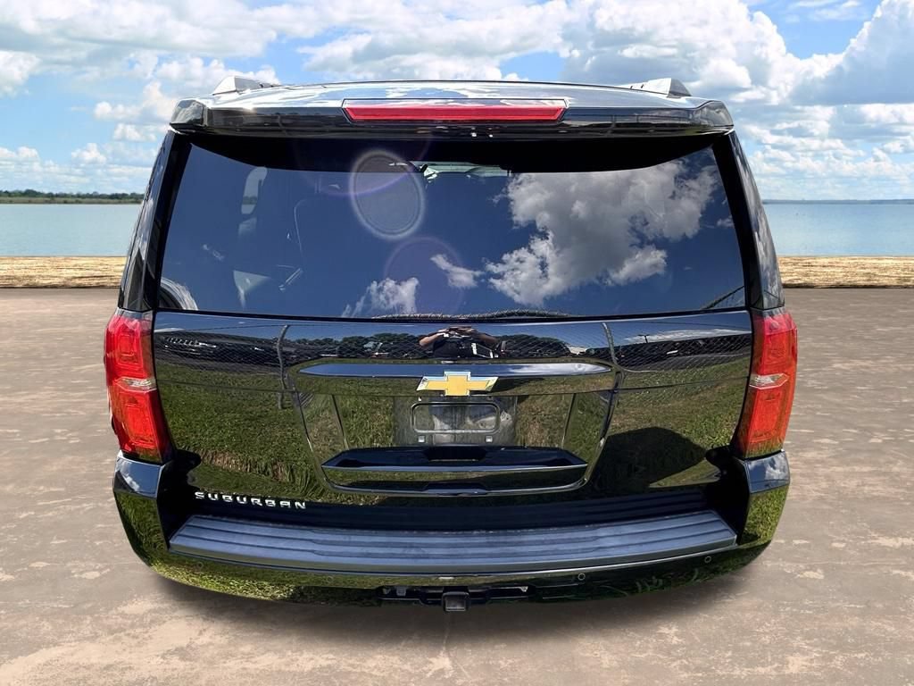 Used 2017 Chevrolet Suburban LT RWD image 9