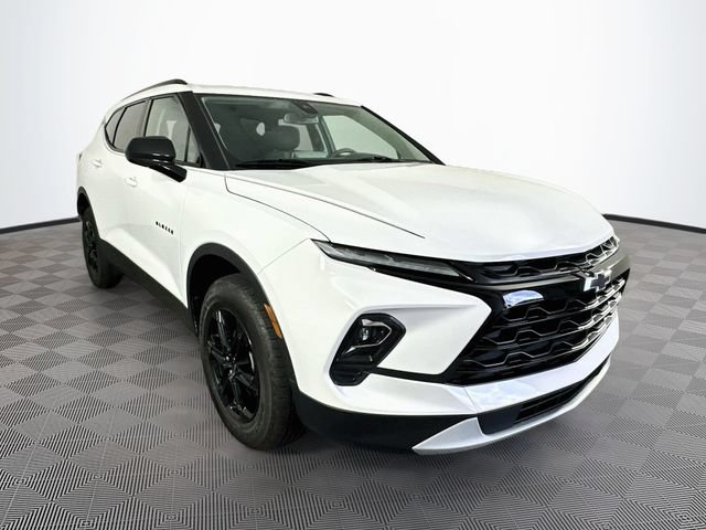 Used 2025 Chevrolet Blazer LT w/ Convenience Package FWD image 4
